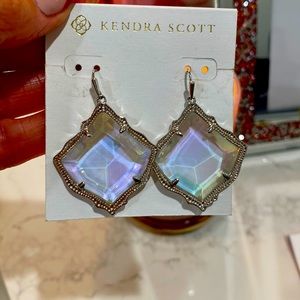 NWOT Kendra Scott Kirsten Earrings.
